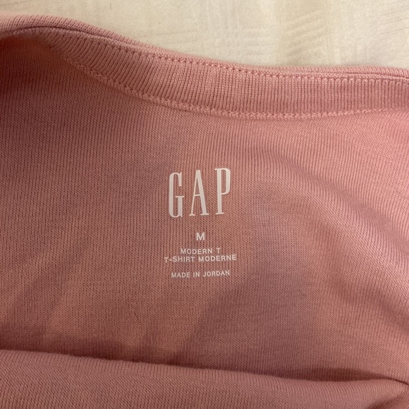 medium gap t shirt - Picture 3 of 3